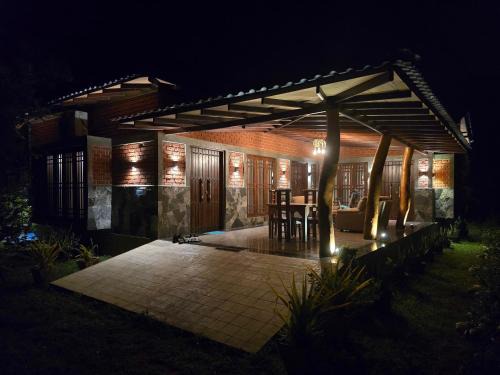 Pahala Maragahawewa Hotel | Wilpattu Homestay: Pet-Friendly Retreat with Hot Tub