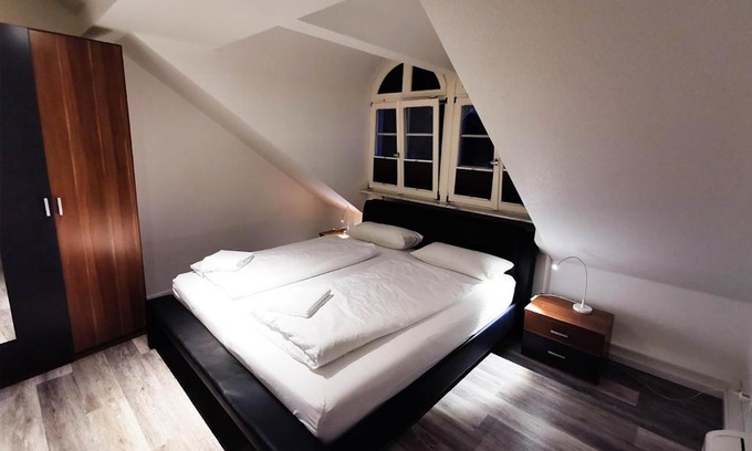 Bergheim Apartment | Prime City Centre Duplex with Netflix - Pet & Child Friendly