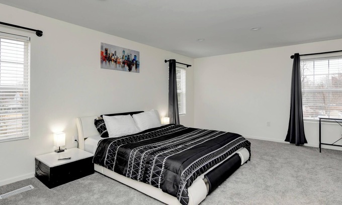 Columbus House | Spacious CG Suites: Ideal Home for Groups in Columbus