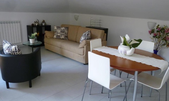 Laigueglia Apartment | Inviting Chà Apartment: 4-Star Stay with Breakfast Included