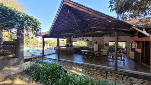 Bueno Brandao House | Idyllic Chácara Alto do Vale: Oceanfront Retreat for Families