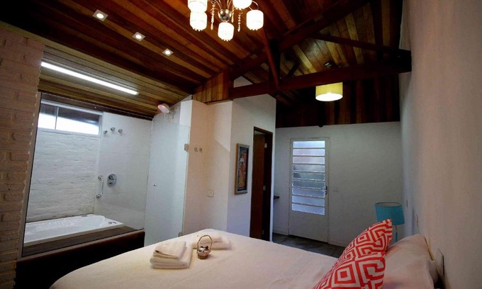 Centro House | Inviting Chácara Andó: Oceanfront Bed and Breakfast Escape
