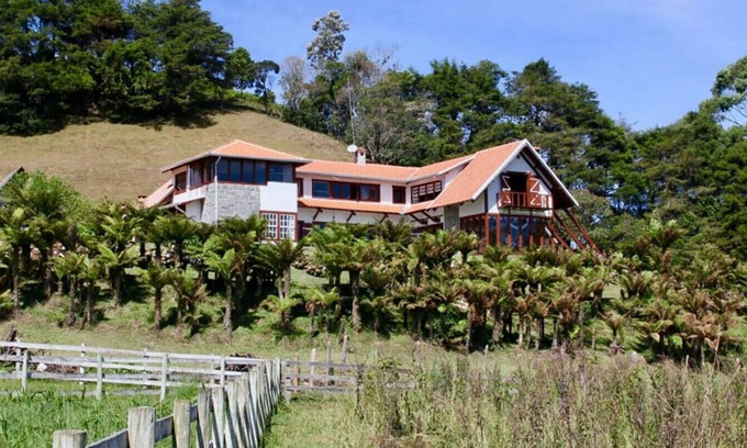 Cunha Cottage | Inviting Chácara with Wi-Fi, BBQ, and Leisure Activities