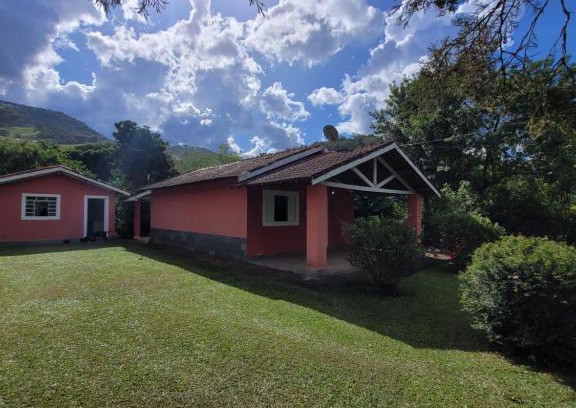 Goncalves House | Pet-Friendly Getaway at Chácara dos Pássaros - 9.6/10 Rating