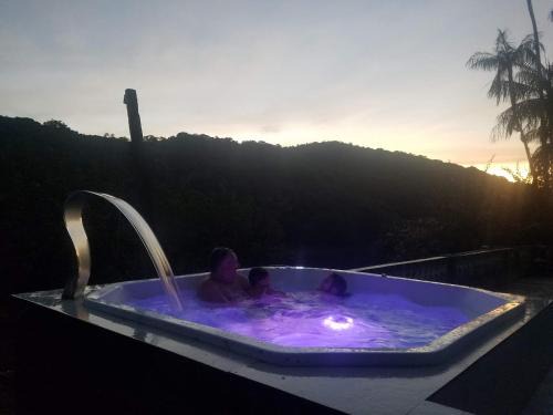 Juquitiba House | Relaxing Retreat by the Water: Pool & Jacuzzi Awaits