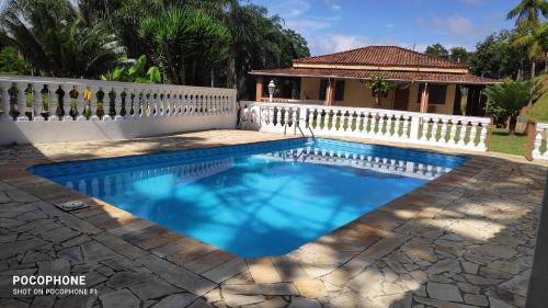 Santa Isabel House | Pet-Friendly Retreat at Chácara Sombra do Altíssimo