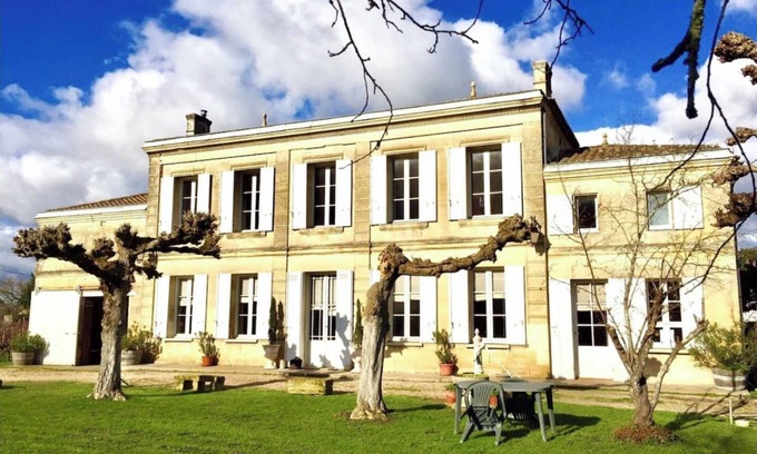 Saint-Magne-de-Castillon House | Family-Friendly Château Roseyrol Near Saint-Emilion, Rated 9.4