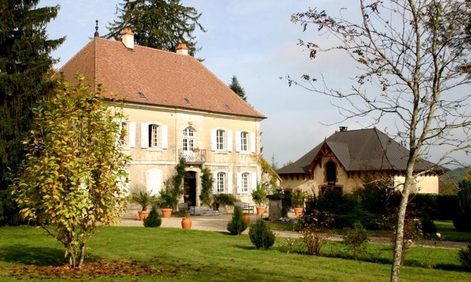 Villers-Farlay House | Pet-Friendly Château Bel-Air with Great Guest Ratings