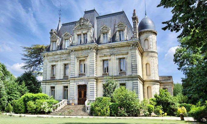 Barsac House | Discover Relaxation at Château de Camperos with Ocean Views