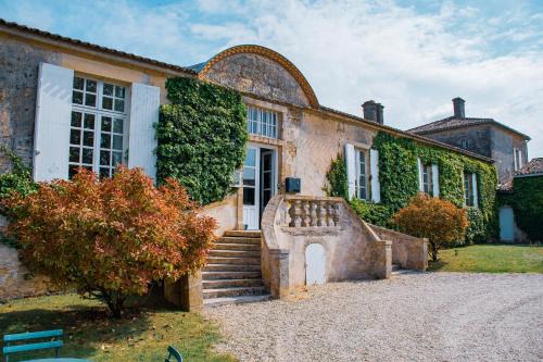 Sauternes Hotel | Elegant Hotel du Château d'Arche with Pet-Friendly Amenities