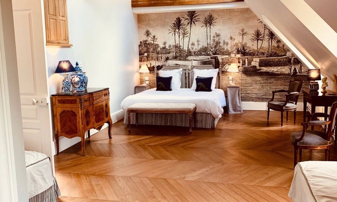 Berneuil-en-Bray Bed & Breakfast | Elegant Château d'Auteuil: Rated 9.8, Breakfast & Kitchen!