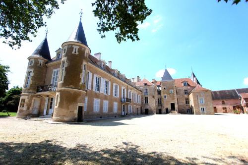 Island Hotel | Experience Comfort at Château d'Island Vézelay Hotel