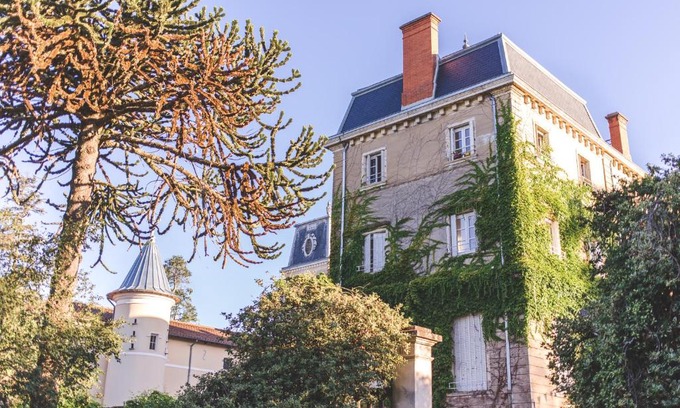 Villie-Morgon Bed & Breakfast | Pet-Friendly Retreat at Château de Bellevue B&B, Rated 9.2