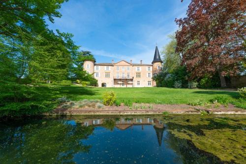 Blace House | Pet-Friendly Getaway at Château de Champ-Renard - Rated 9/10