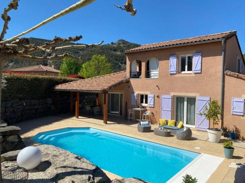 Vallon-Pont-d'Arc Villa | Elegant Château de Charme: Oceanfront Bliss & Spa Retreat