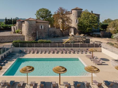 Ruoms House | Pleasant Oceanfront Stay at Château De Chaussy - 4 Stars