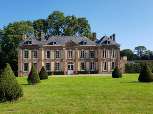 Cleuville Bed & Breakfast | Elegant Château de Cleuville with Oceanfront Pool Access