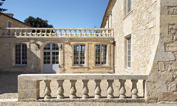 Robins Bay Bed & Breakfast | Experience the Elegance of Château de Ferrand: Spa & Breakfast