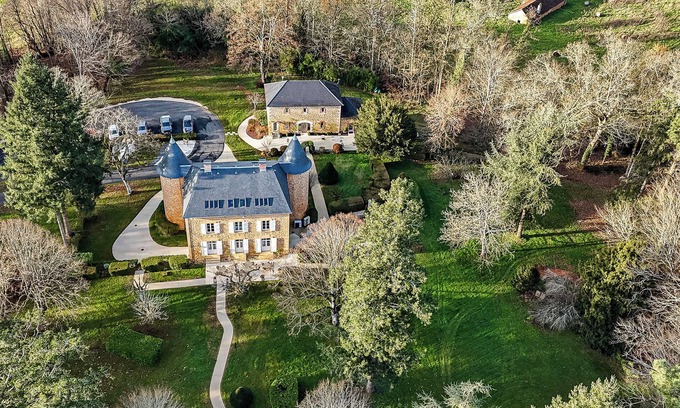 Cenac-et-Saint-Julien Hotel | Unforgettable Stay at Château de Maraval: Guest Rated 9.8