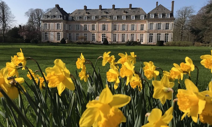 Sassetot-le-Mauconduit Hotel | Family-Friendly Stay at Château de Sissi with Breakfast