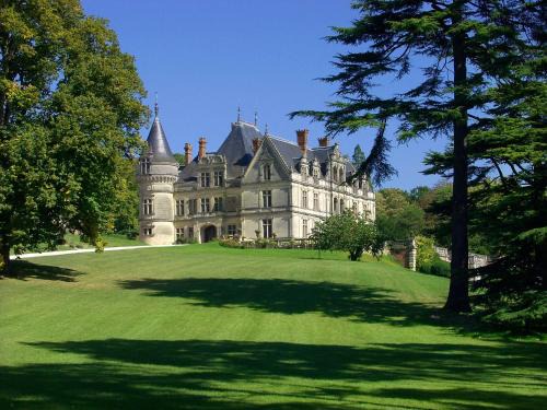 Montlouis-sur-Loire Hotel | Enchanting Château De La Bourdaisière with Ocean Views