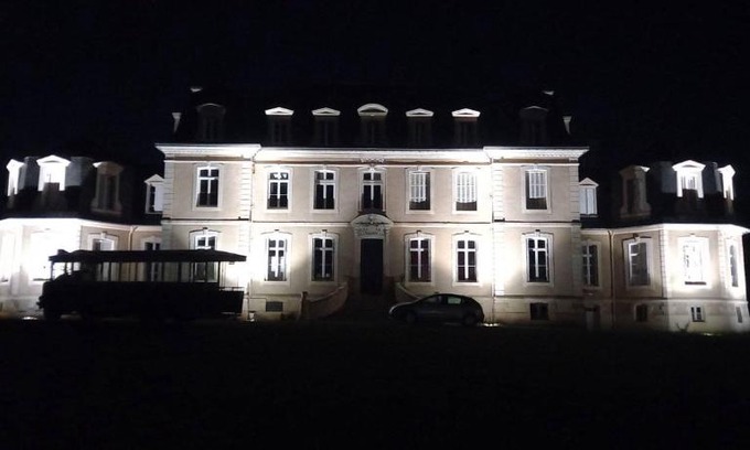 Chazemais House | Experience Relaxation at Château de la Bouchatte - Room Roses