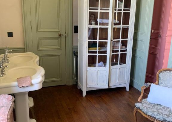 Janze Bed & Breakfast | Discover Family-Friendly Elegance at Château de la Franceule