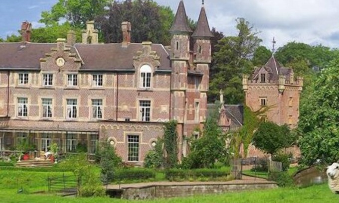 Groot-Gelmen Hotel | Château de la Motte: Family-Friendly Getaway with Dining