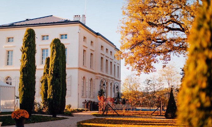 Varilhes Hotel | Discover Comfort at Château de Longpré - 4-Star Retreat