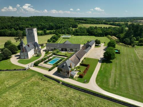 Tendu Bed & Breakfast | Experience Relaxation at Château de Mazières with Ocean Views