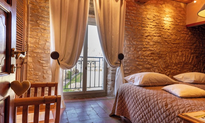 Tendu Bed & Breakfast | Experience Relaxation at Château de Mazières with Spa & Pool