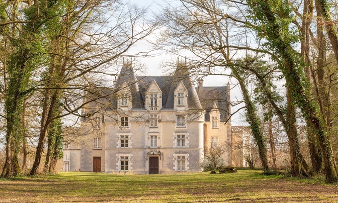Vouille Hotel | Elegant Château de Périgny with Pool & Spa Amenities