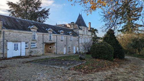 Saivres House | Elegant Château de Saugé: Pet Friendly & Family-Oriented