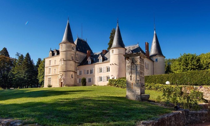 Sanssat House | Elegant Château de St Alyre: Guest Rated 9.7 with Ocean Views