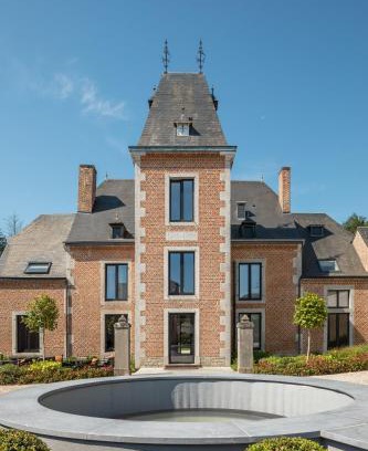 Ciergnon Hotel | Elegant Château de Vignée: 5-Star Stay with Spa & Pool