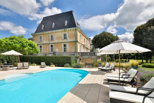 Villars House | Elegant Château de Villars with Oceanfront Pool Access