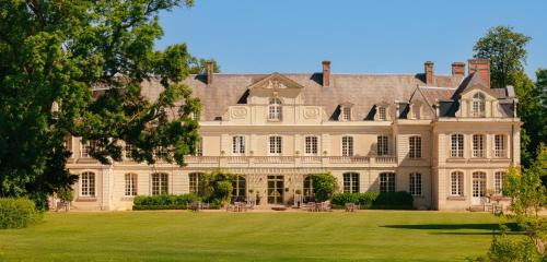Champigne Hotel | Enchanting Château Des Briottieres with Oceanfront Delight