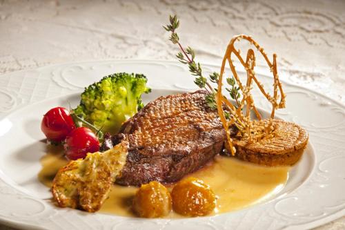 Les Monthairons Hotel | Elegant Château des Monthairons with Spa & Gourmet Dining