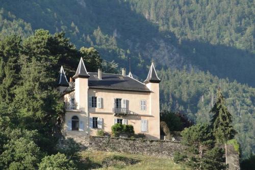 Ayse Villa | Unforgettable Château les Tours with Breathtaking Views