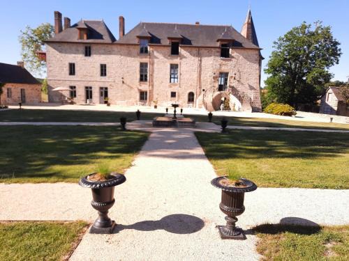 La Bouexiere House | Relax at Château du Bertry with Breakfast and Hot Tub