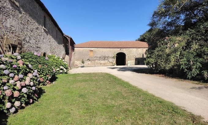 Mouchamps House | Top-Rated Château du Parc Soubise with Lake View & Breakfast
