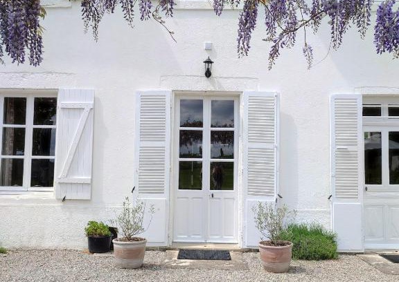 Roussillon-en-Morvan Villa | Château du Pommoy: Oceanfront Retreat with Pool & 9.5 Rating