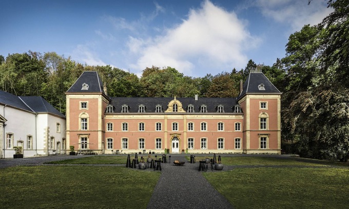 Habay Hotel | Experience Elegance at Château du Pont d'Oye with Spa Amenities