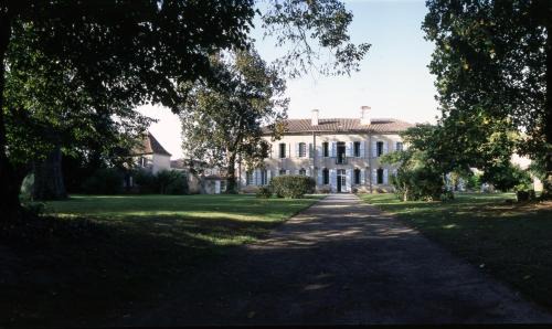 Labastide-dArmagnac House | Family-Friendly Getaway at Château du Prada - 8/10 Rated