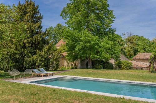Saint-Gervais-sur-Roubion Bed & Breakfast | Cozy Bergerie du Château de Marrets with Oceanfront Pool
