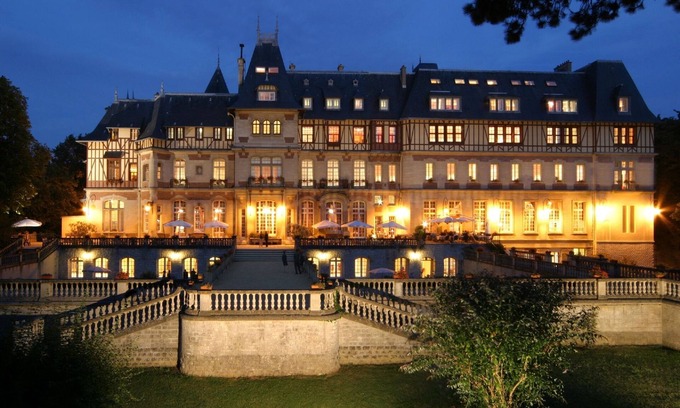 Montvillargenne Hotel | Elegant Hôtel Château de Montvillargenne with Spa & Pool