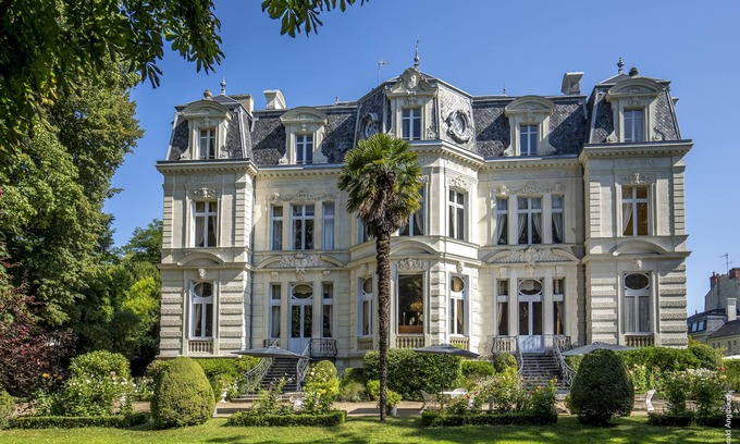 Saumur Hotel | Elegant Château La Comtesse de Loire & Spa with Pool