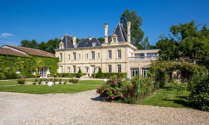 Avensan Hotel | Discover Relaxation at Château Meyre with Oceanfront Views