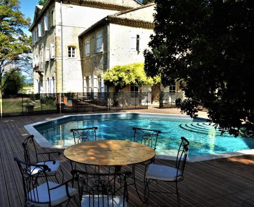 Valreas House | Explore Château MontPlaisir: 4-Star B&B with Ocean Views