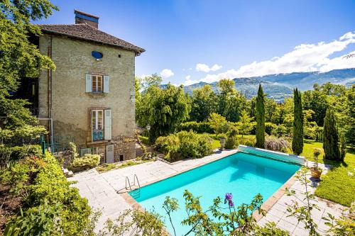 Lumbin House | Experience Elegance at Château Monts Blancs with Oceanfront Views